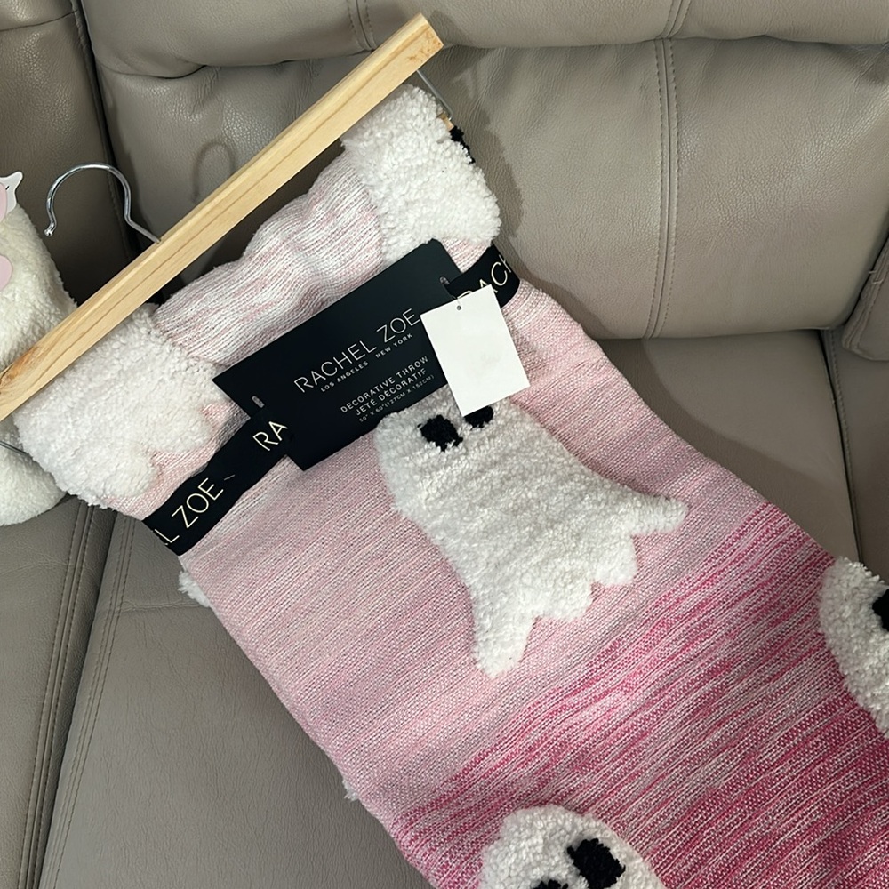 Rachel Zoe Pink Ghost Blanket and matching pillow - Picture 2 of 5